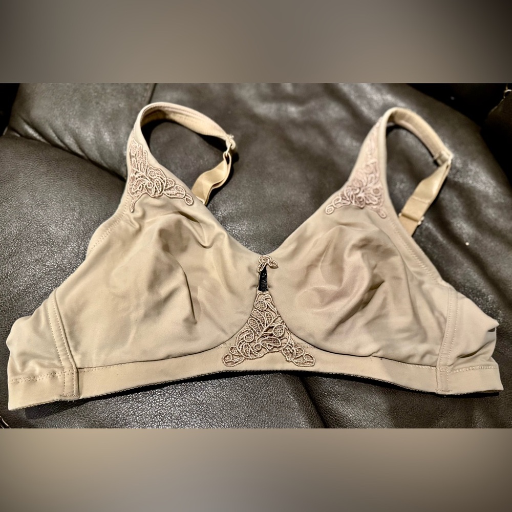 ESSENTIALS. LADIES. BRA. SIZE. 42C